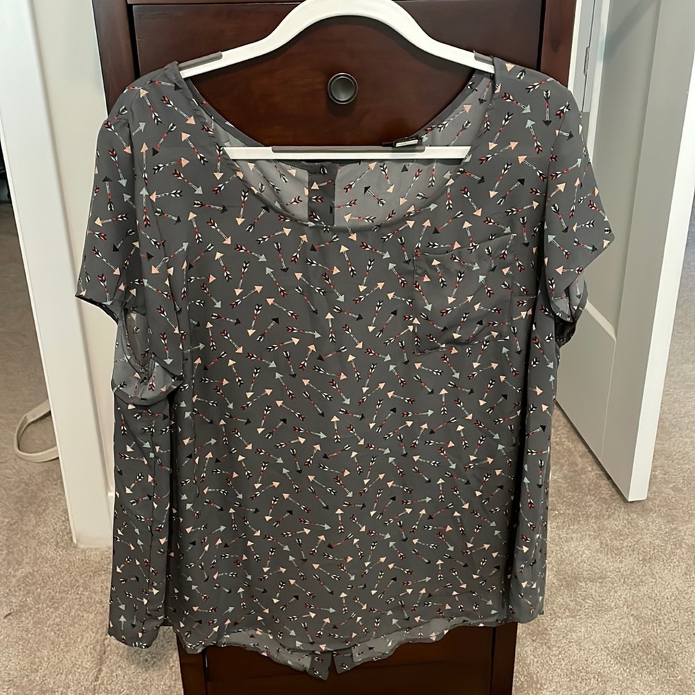 Torrid size 2 button back top with front pocket